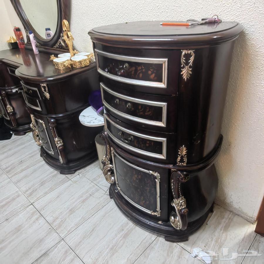 غرفة نوم بحالة جيدة جدا للبيع63069247422466111
