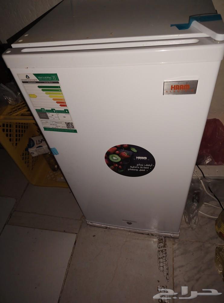 7 kg washing machine and a small refrigerator630680086466581117