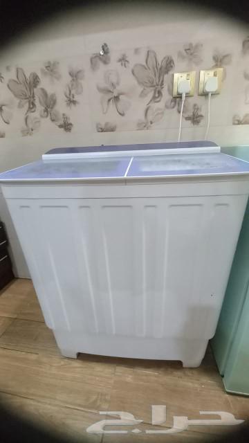 There is a 7 kg washing machine used for 3 months and a refrigerator of 2.1 cubic feet.63065209109891111