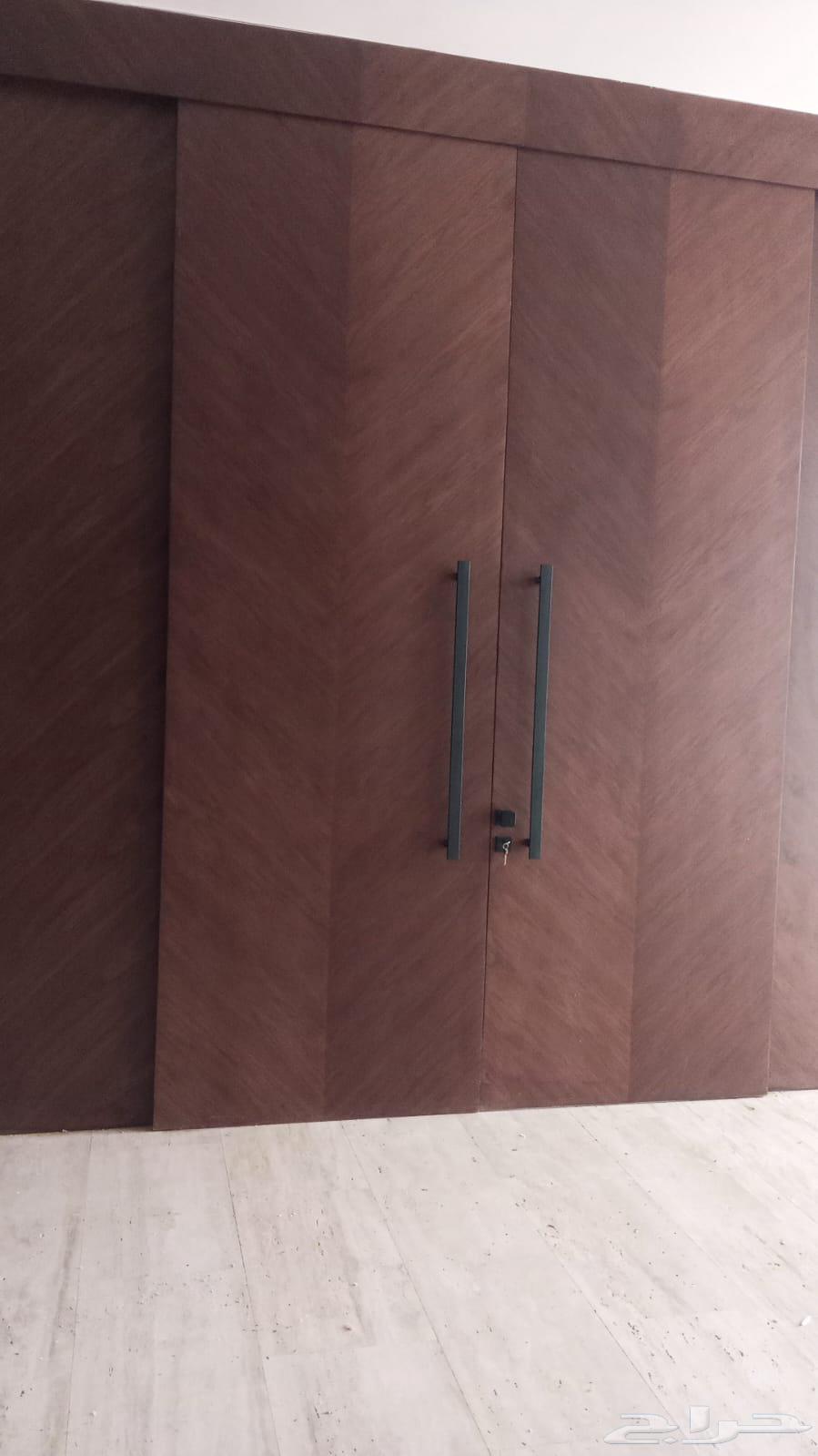A wooden door made of walnut bark with paint and installation without handle and keyhole630655973651231117
