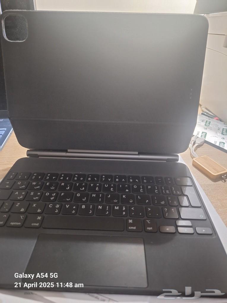 Magnetic Apple Keyboard for iPad 11 Pro Like New63063640293763112