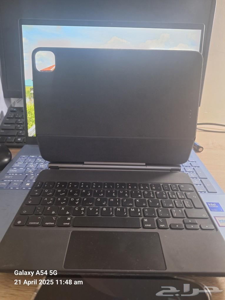 Magnetic Apple Keyboard for iPad 11 Pro Like New63063640293763111
