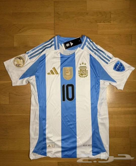 Argentina T-shirt signed by Messi63061103350401112