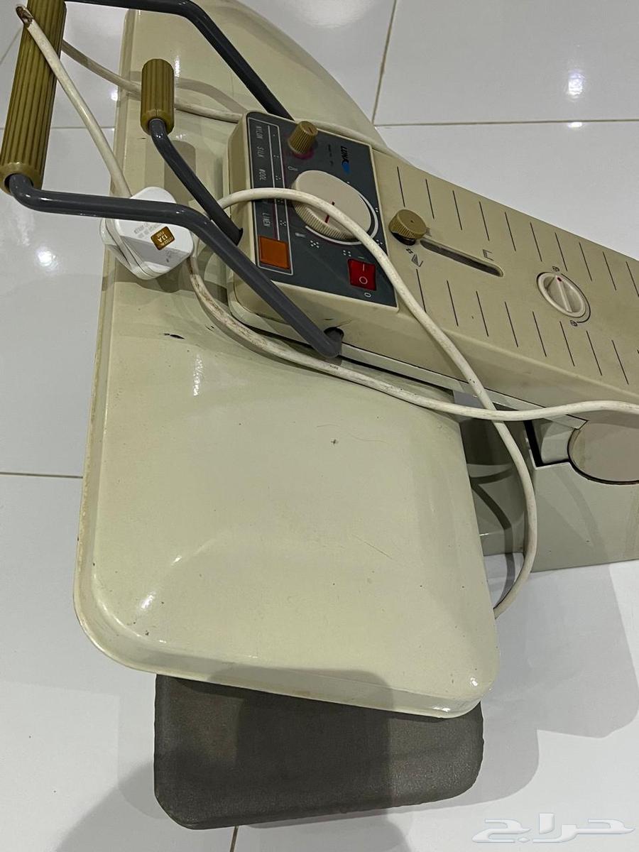 Ironing clothes63061482438657114