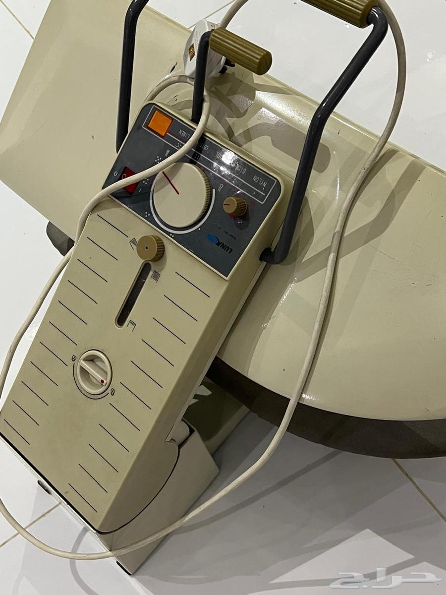 Ironing clothes63061482438657113