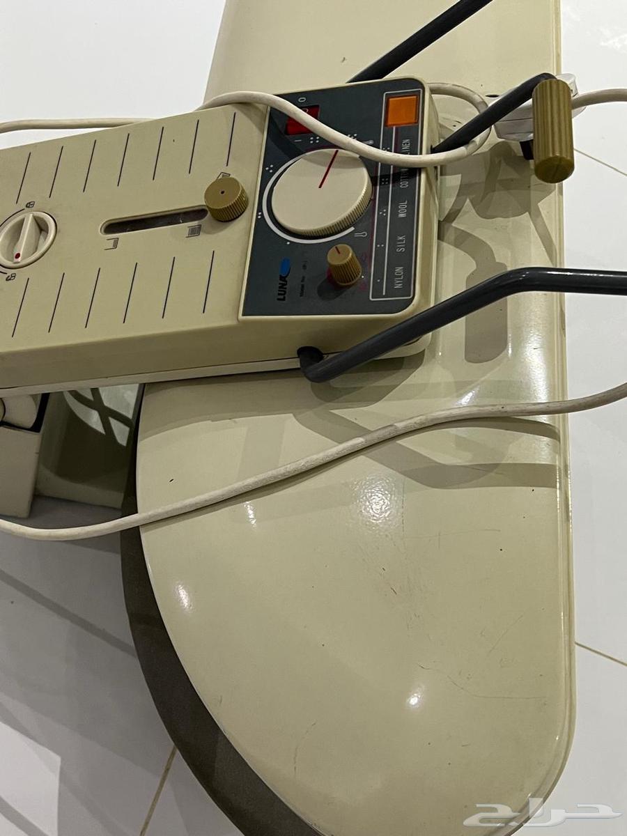 Ironing clothes63061482438657112