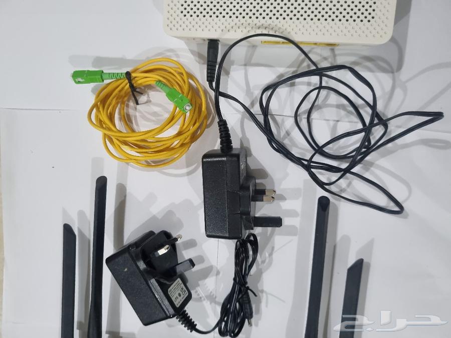 The 5G modem device is for sale with accessories, used for 4 months and excellent.63058831685122112