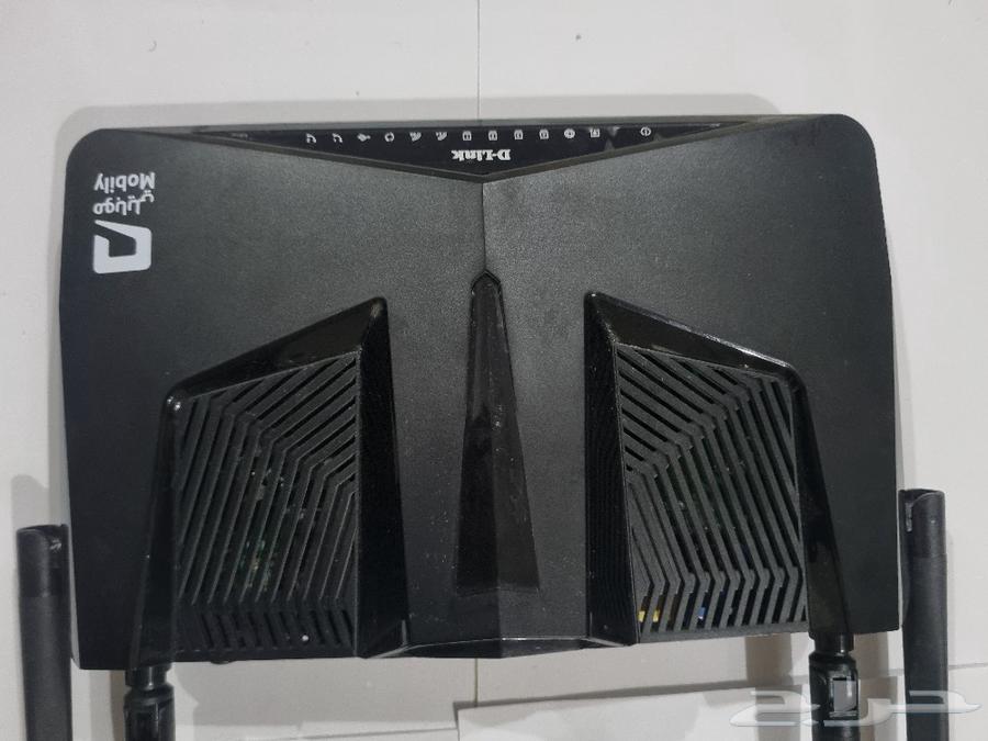 The 5G modem device is for sale with accessories, used for 4 months and excellent.63058831685122114