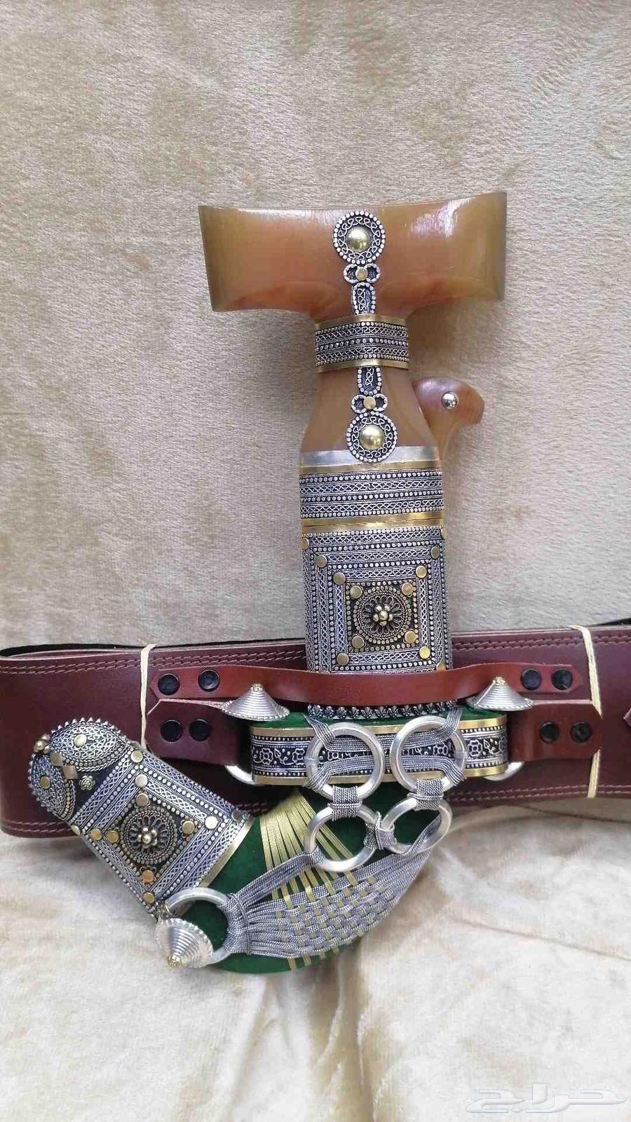 A luxurious side dagger made of guava wood63058836450305111