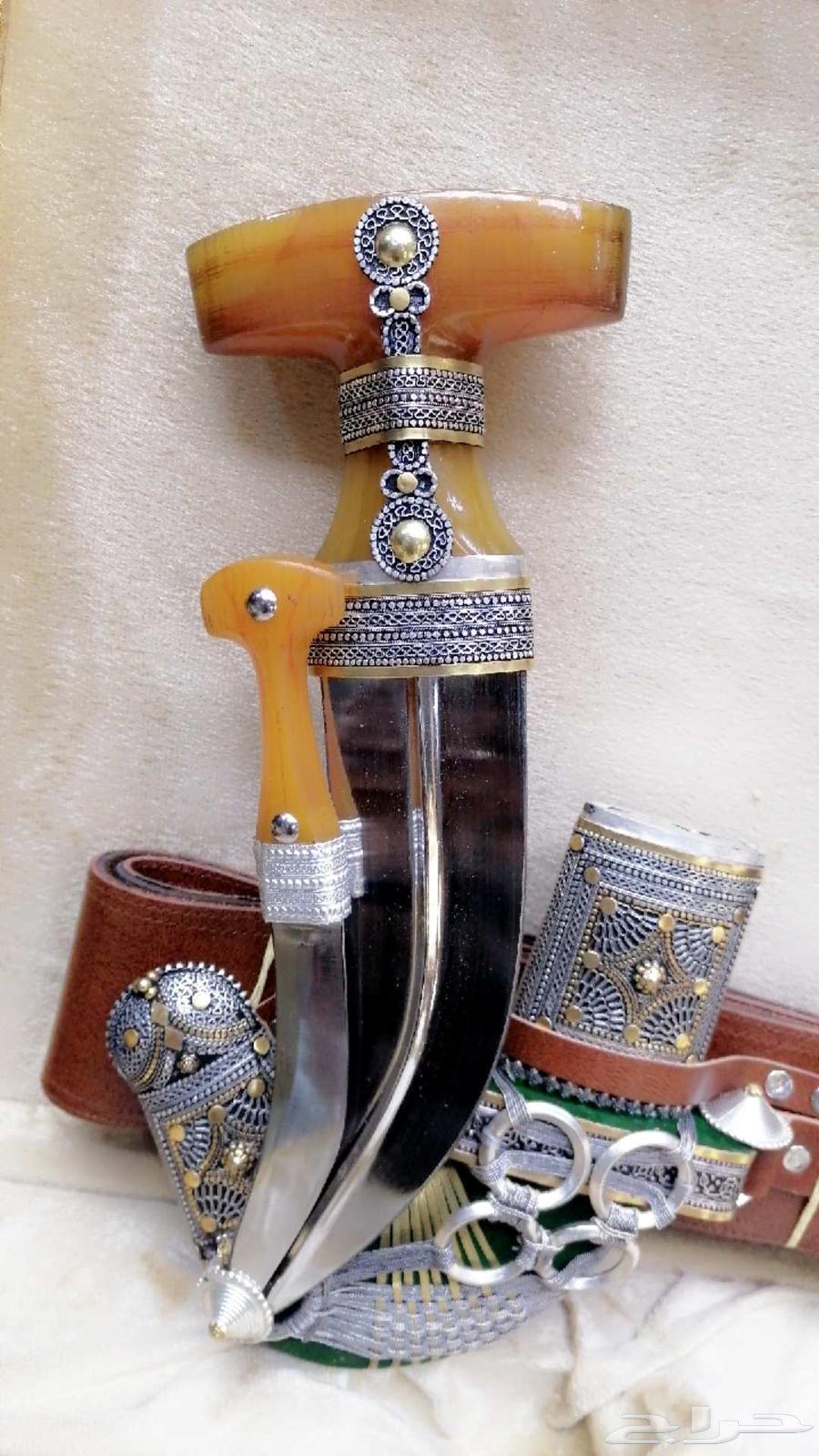 A luxurious side dagger made of guava wood63058836450305113