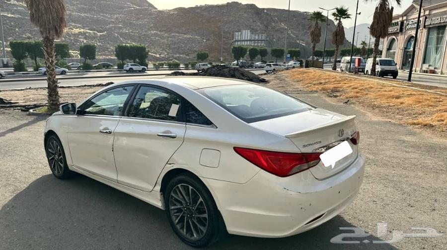 For sale, a 2015 full-option Sonata Panorama.63083742045441112