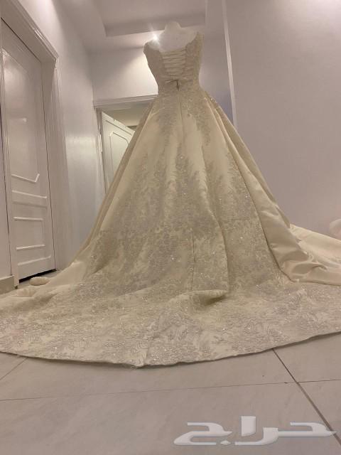 Wedding dresses63058821297666112