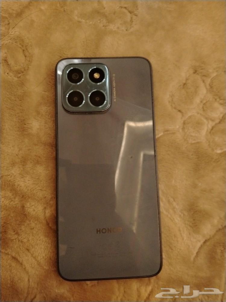 The phone is new, first used four months ago.63058831404162111