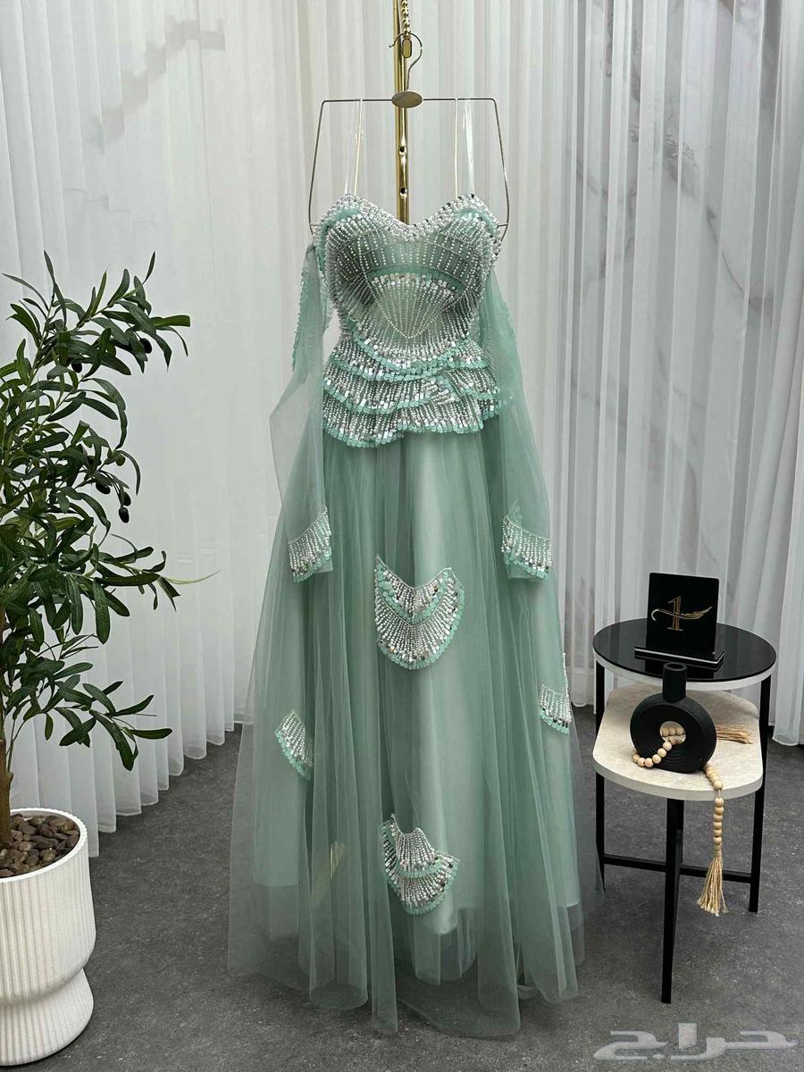 Evening dresses63056430028161111