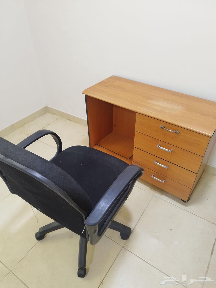 Office desk, chair and screen for sale63078000122753111