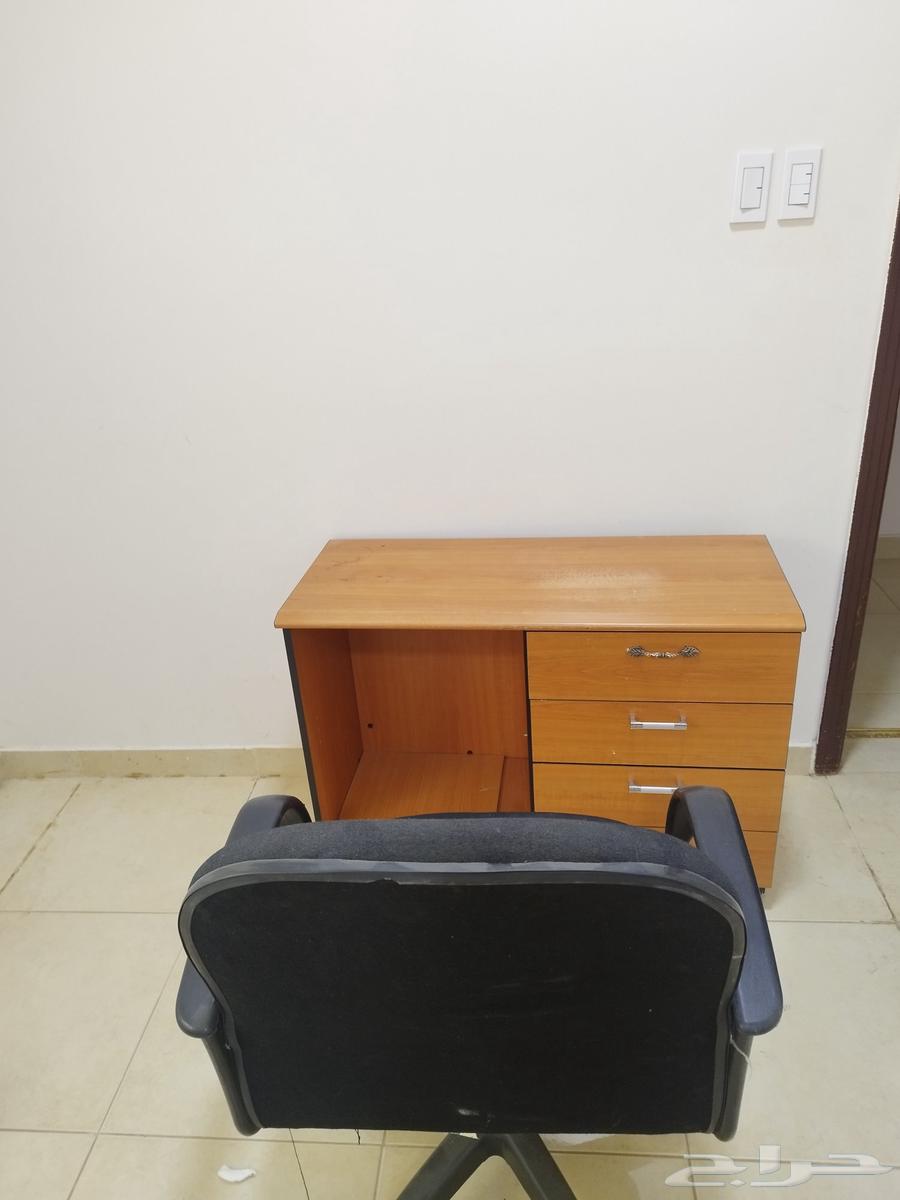 Office desk, chair and screen for sale63078000122753112