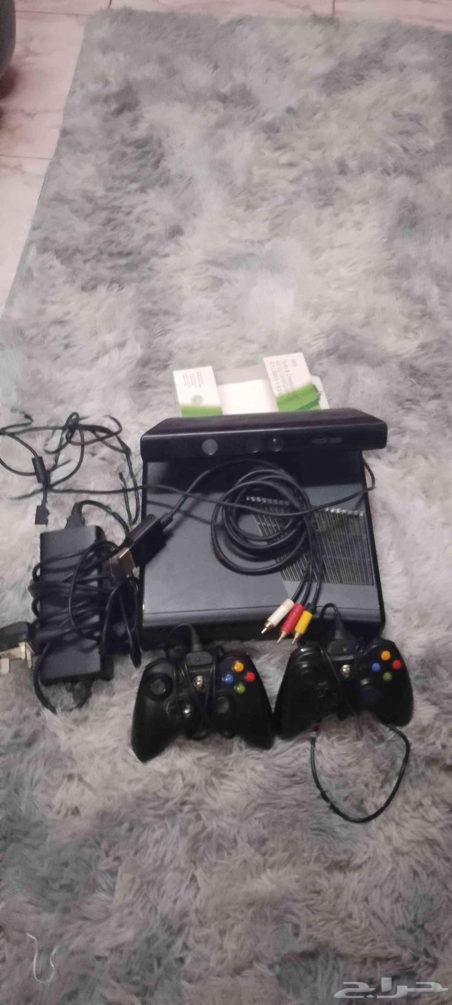 Xbox 360 with all its accessories, everything works.630113704364811117