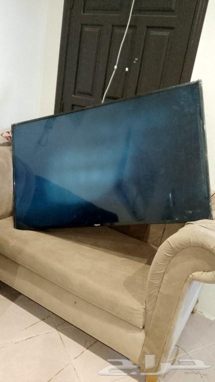 Microwave and screen for sale. The screen needs repair but the oven is working.63053284807041111