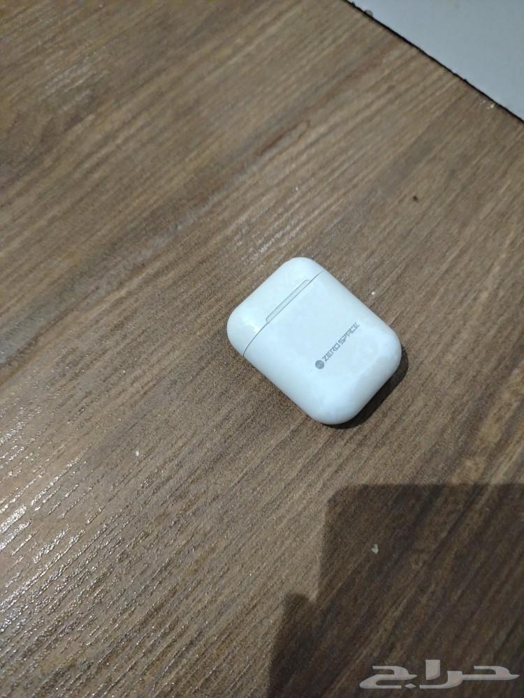 Apple earphones for sale. 1 within two days. 1063049305274625114