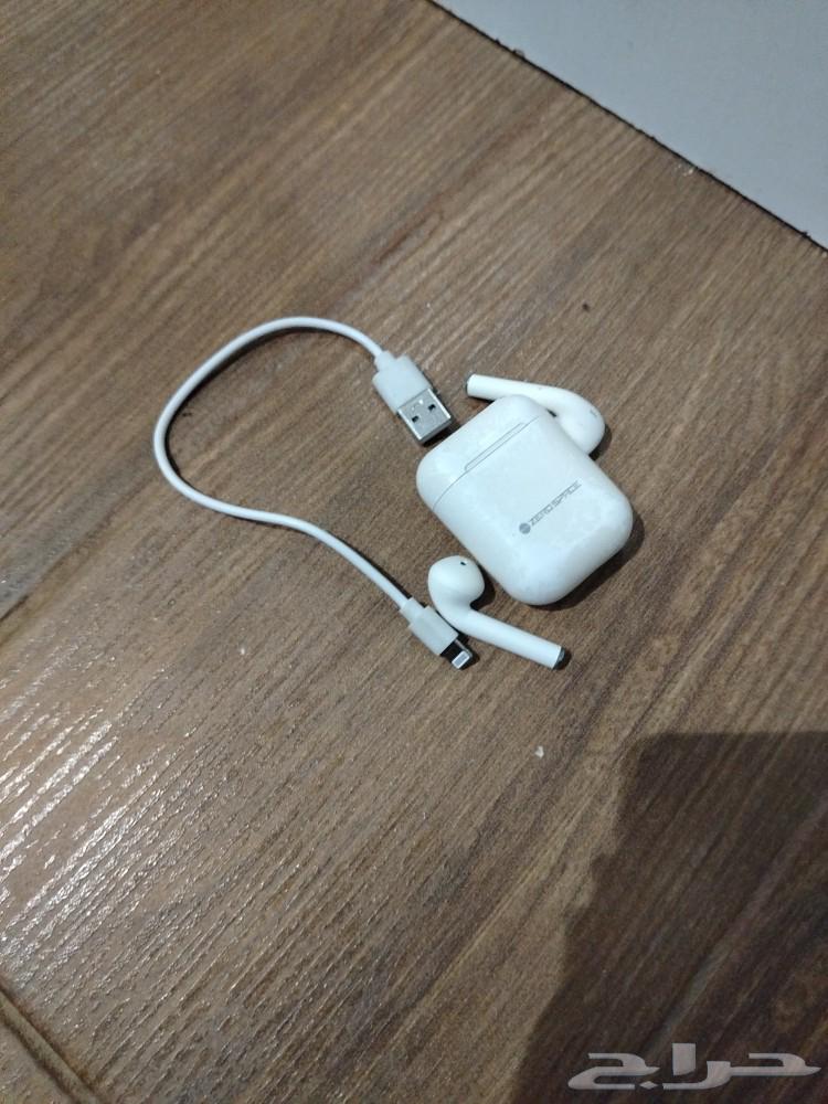 Apple earphones for sale. 1 within two days. 1063049305274625113