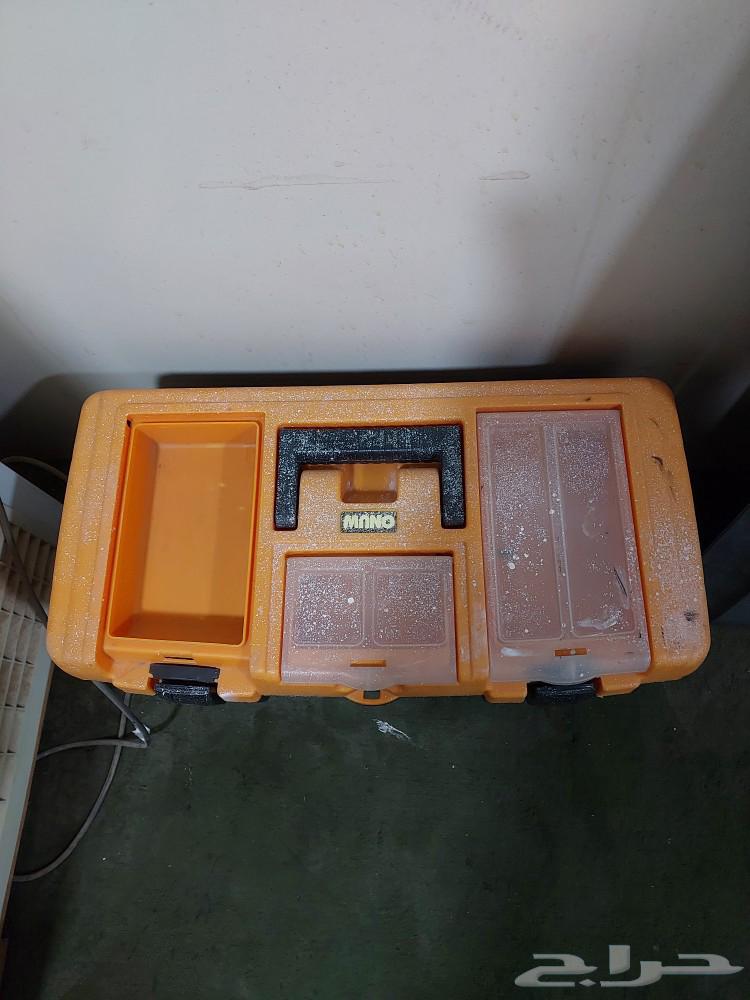 An empty tool box63072331411074111
