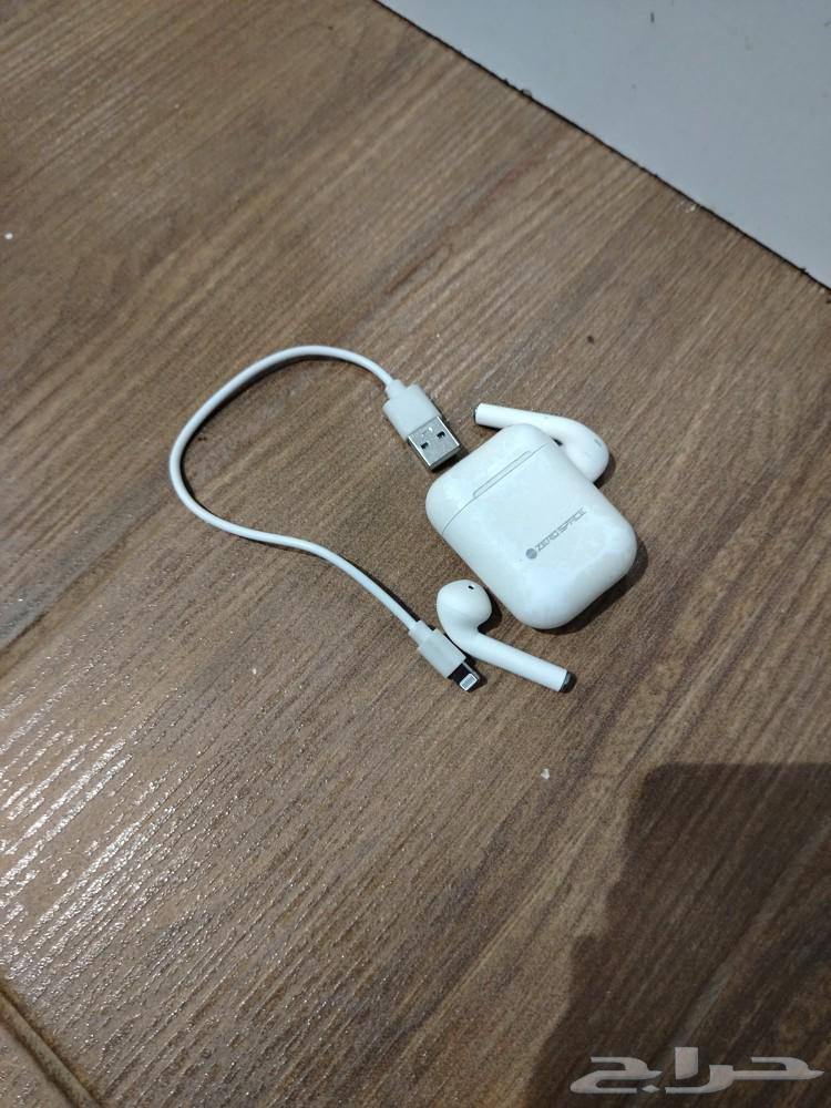 Apple earphones for sale. 1 within two days. 1063049305274625112