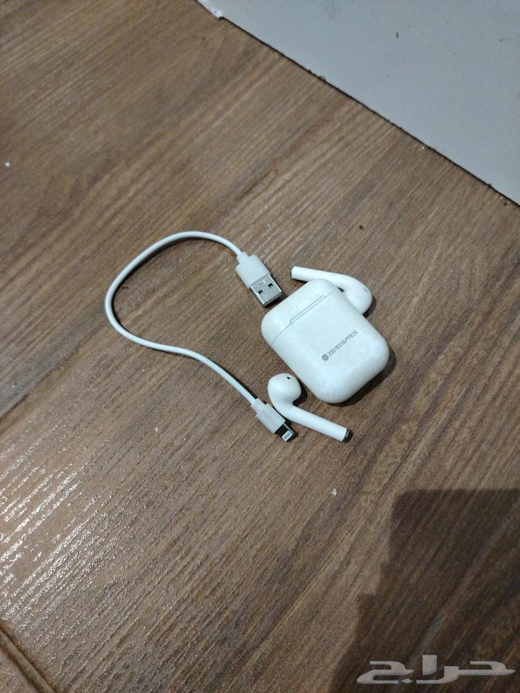 Apple earphones for sale. 1 within two days. 10630493052746251121