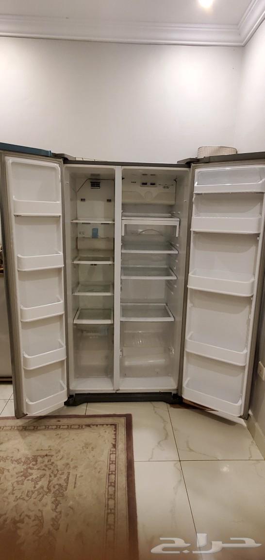 LG refrigerator with two doors is not working. It is clean (needs compressor replacement).63048565080579111