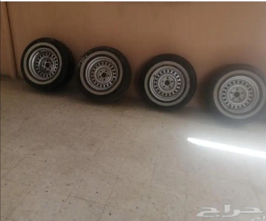 للبيع طقم اربع كفرات وانيت مختلفه بحالة جيدة63063863672707111