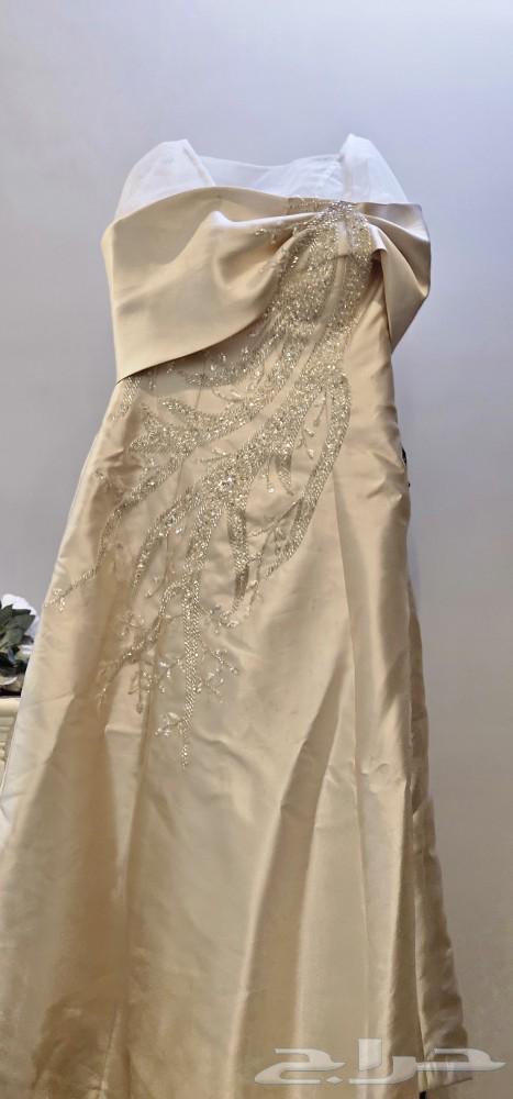 Dress for sale with a tail63044142137473118
