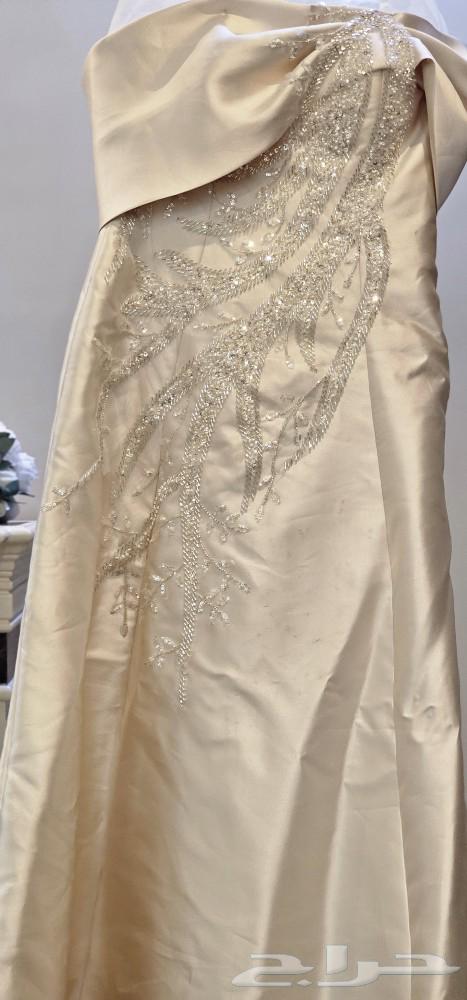 Dress for sale with a tail63044142137473111