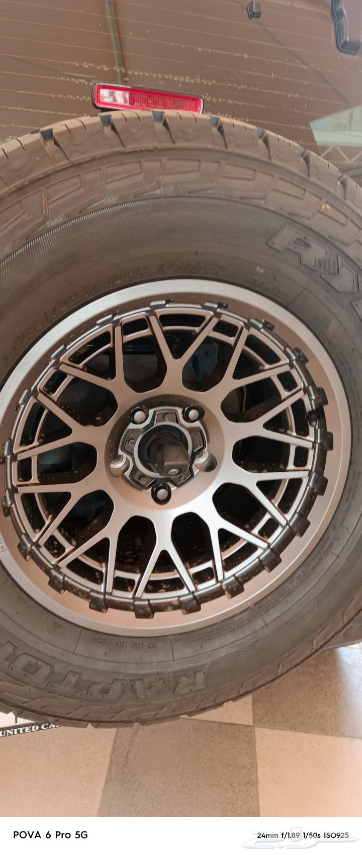 خمس جنوط اصليه kmc أصليه مع كفرات ريدنز 2024 جيبJEEP رانجلر63064648834819112
