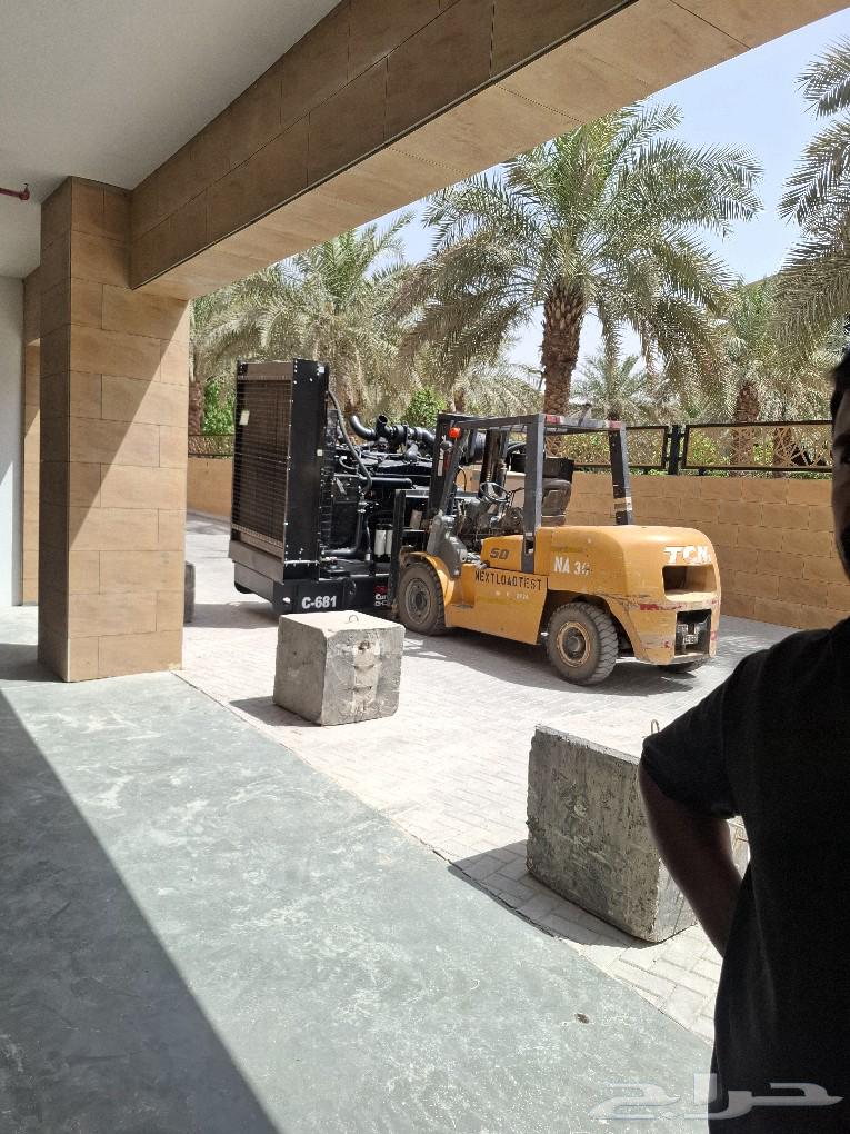 تأجير رافعات شوكية وكرينات وبوبكات وجي سي بي63065851104258111