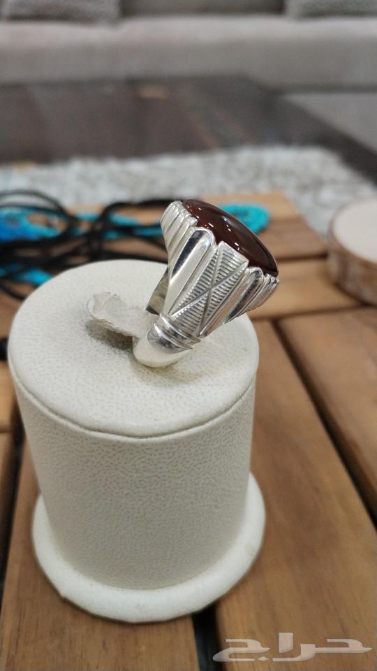A Yemeni liver-colored agate ring63264805917697114
