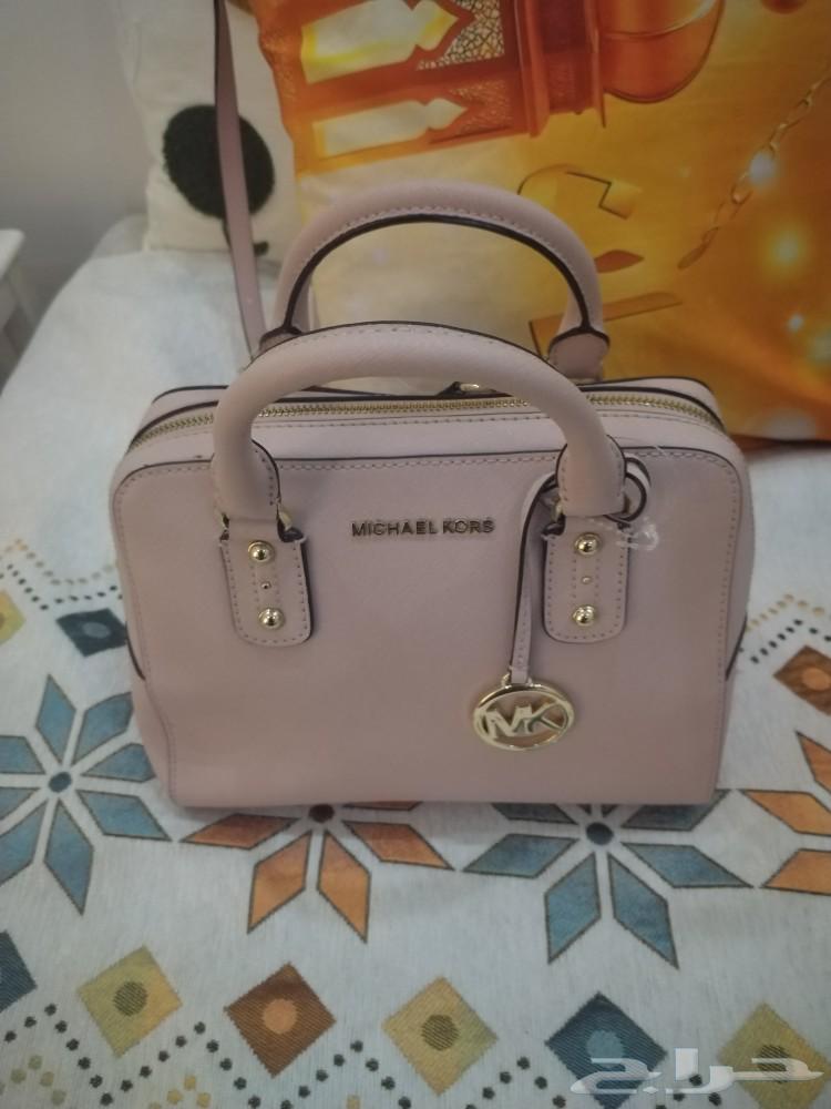 Michael Kors new bag for sale at a price of 45063110412878337111