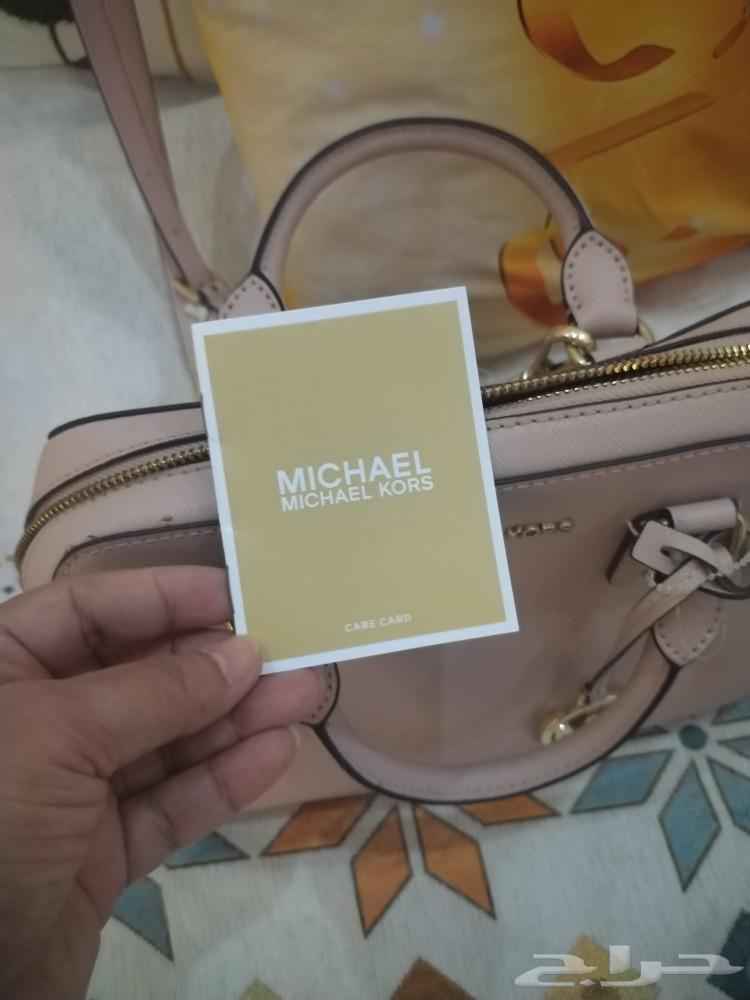 Michael Kors new bag for sale at a price of 45063110412878337112