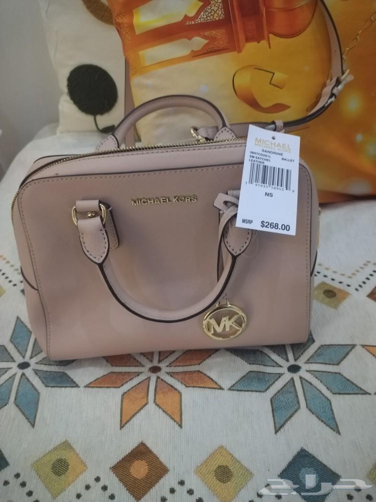 Michael Kors new bag for sale at a price of 45063110412878337114