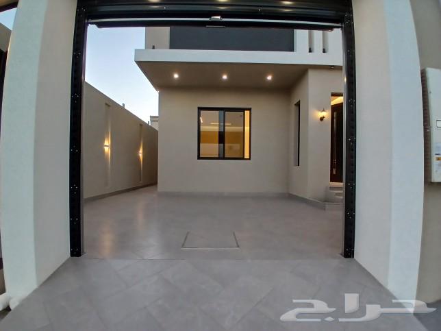 For sale, a ground floor VIP apartment with courtyard, car entrance, 6 rooms, located in the northern part of Al-Khamees, Al-Thameen.63470065422722112