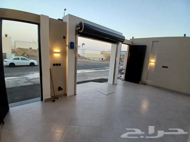 For sale, a ground floor VIP apartment with courtyard, car entrance, 6 rooms, located in the northern part of Al-Khamees, Al-Thameen.63470065422722114