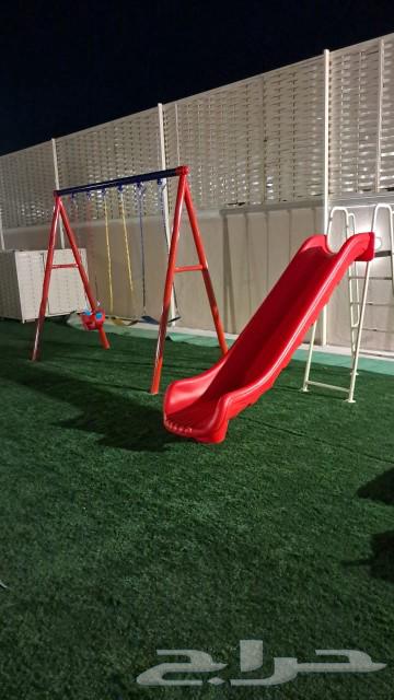 The best types of children's games are slides, swings, and rubber or sponge floors.63108294432259114