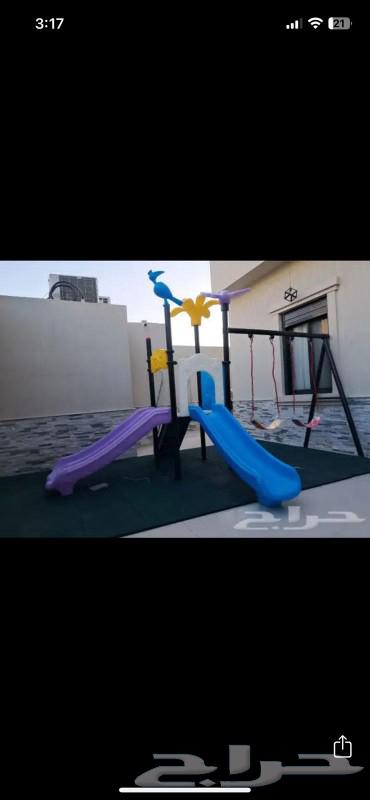 The best types of children's games are slides, swings, and rubber or sponge floors.63108294432259112