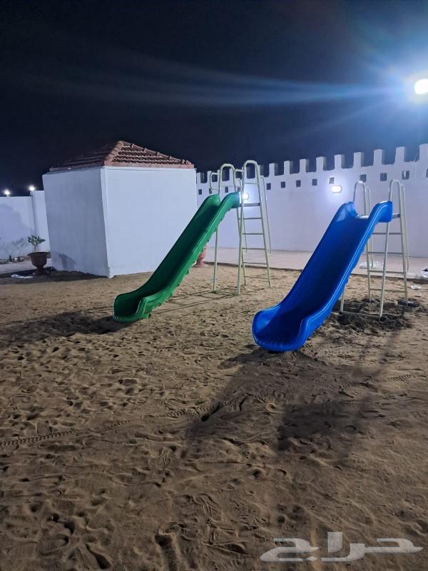 The best types of children's games are slides, swings, and rubber or sponge floors.63108294432259111