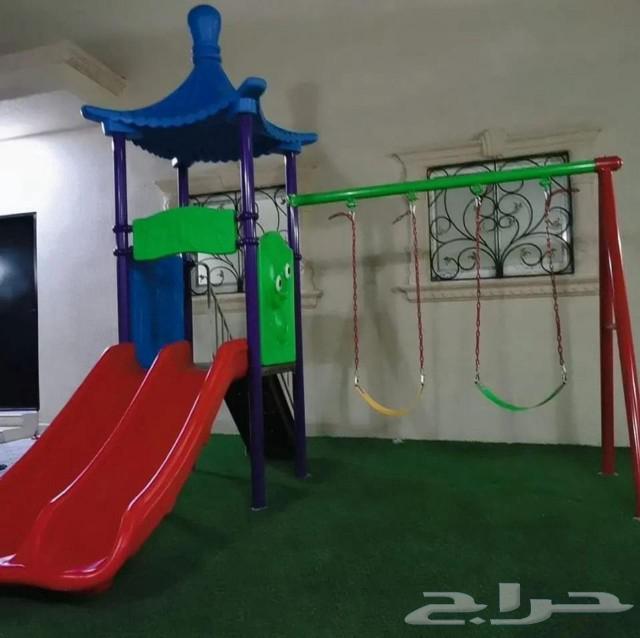 The best types of children's games are slides, swings, and rubber or sponge floors.63108294432259113