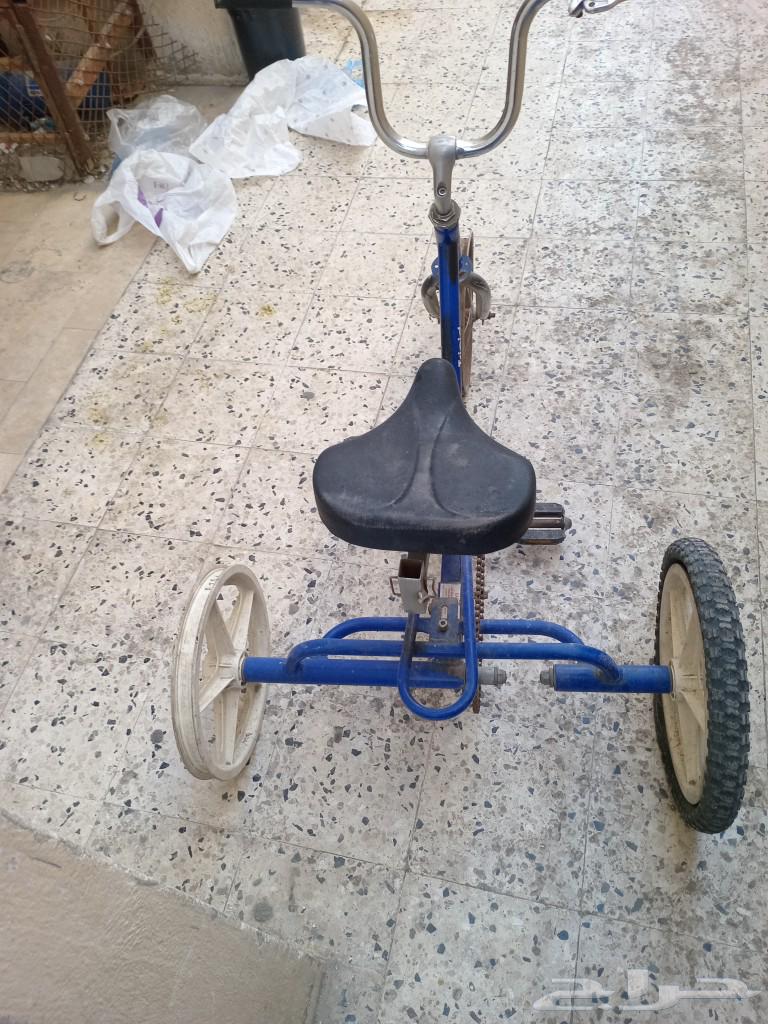 سيكل ابو ثلاث كفرات البيع ب 60 نضيف مافيه شي بس يبغاله كفرات63108275476097113