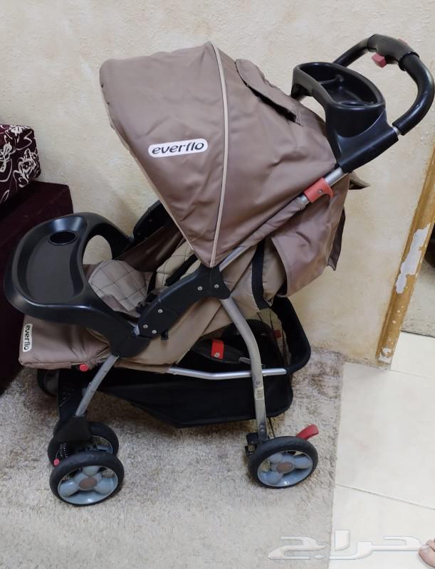 عربة اطفال بحالة ممتازة فيها ايضا غطاء للارجل من الامام63104183278851111