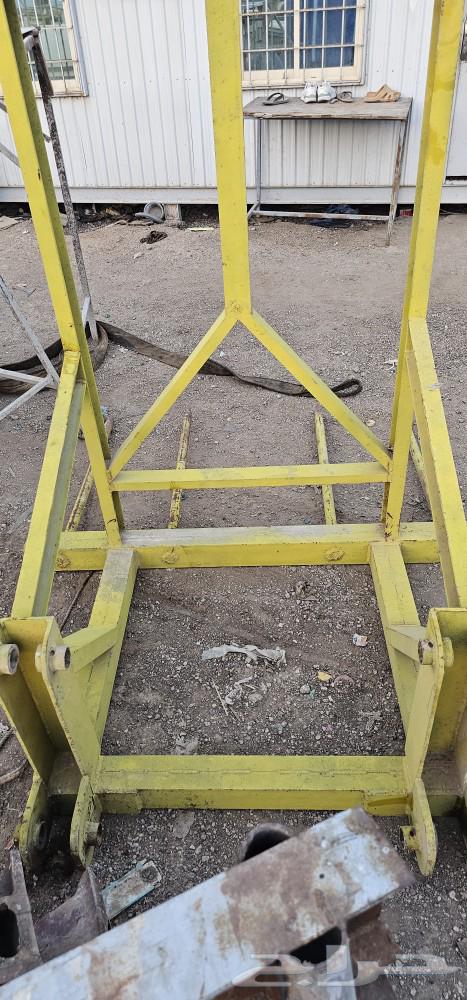Spiked feeder head for shovels for loading feed634432207124501118