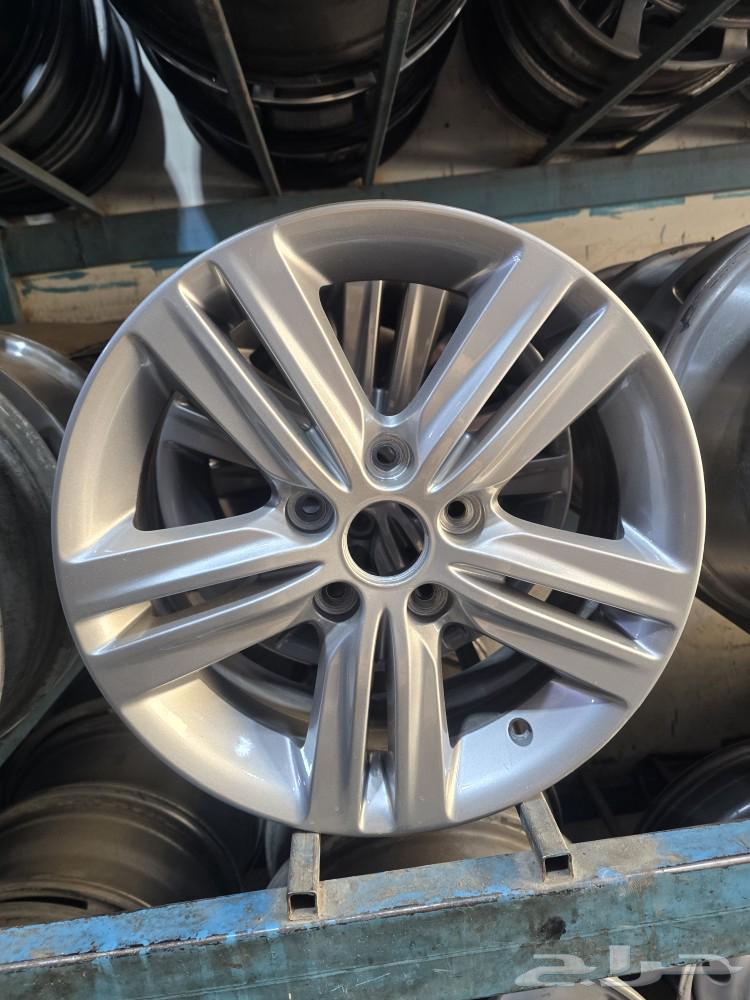Hello, we have original OEM Santafe Mag wheels, model 2014, available.63143534975619111