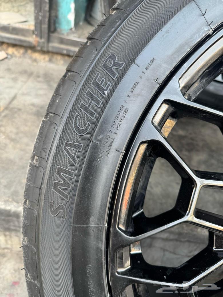 Giti commercial grade 1 rims, size 22, with tires63143523525123113