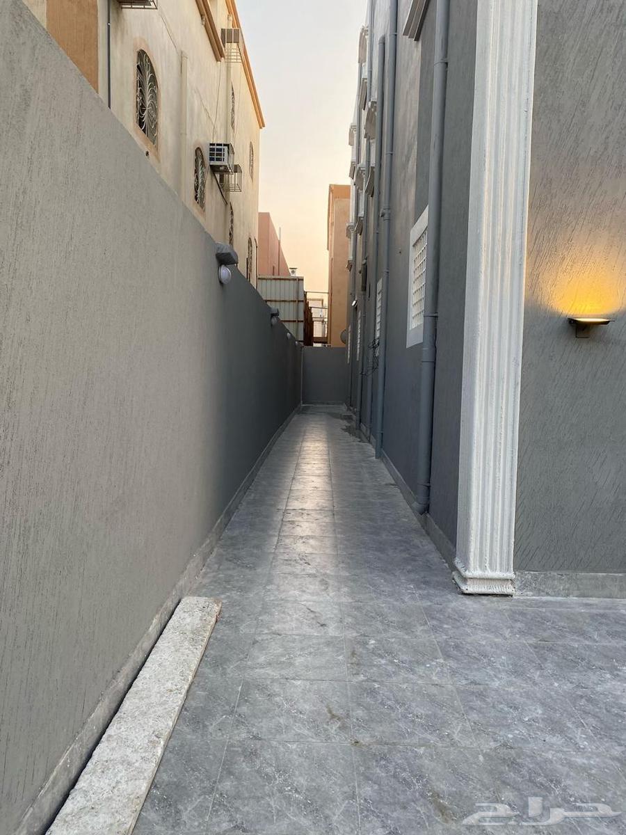عمارة مميزة للبيع دور وثلاث شقق ف حي الموسى خميس مشيط63013389039873112