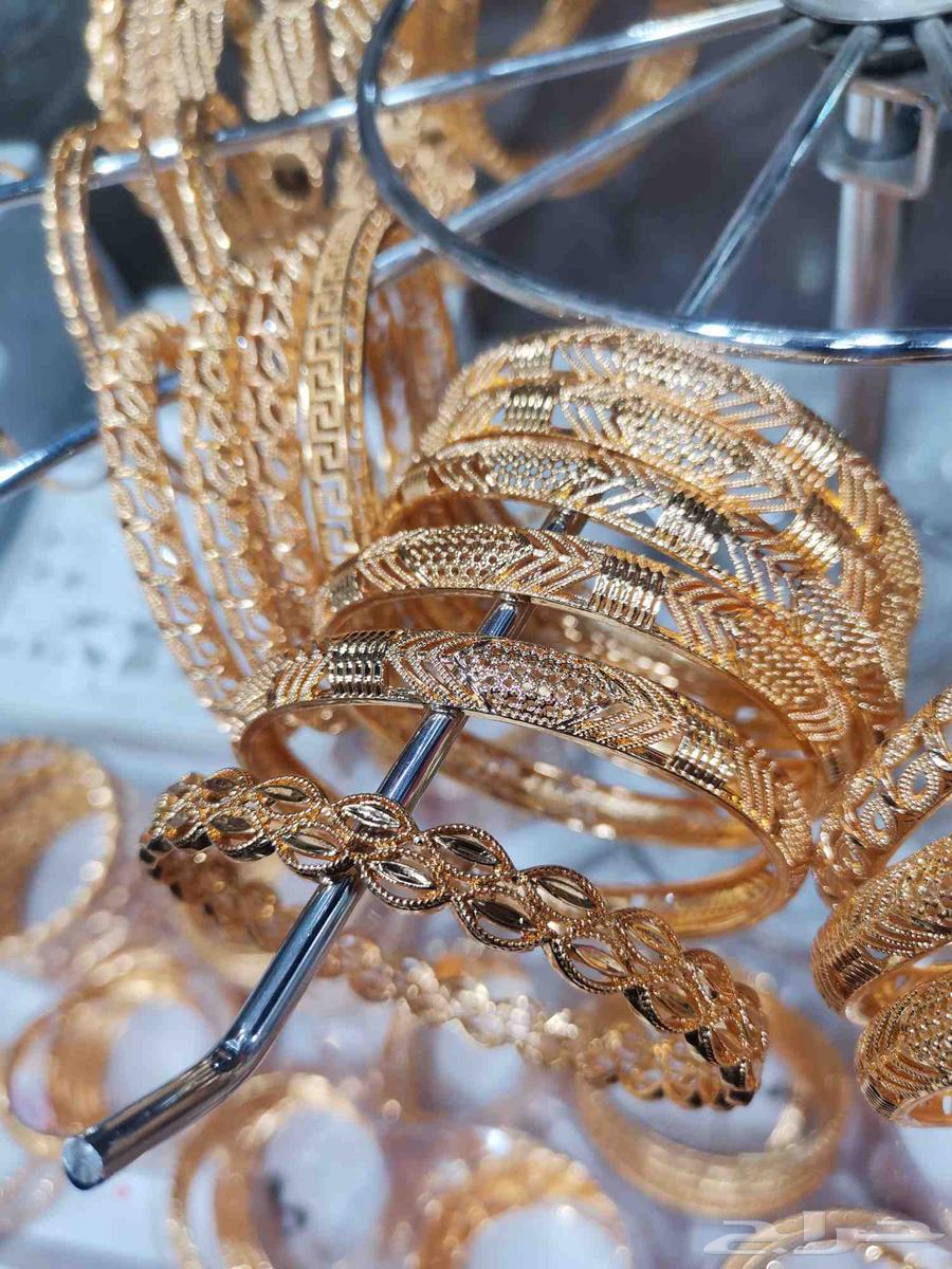 Alternative gold bracelets63015474469889112